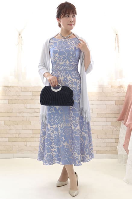 ブルーの花柄ロングドレス