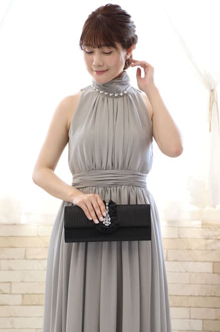 グレーのウエストギャザープリーツドレス