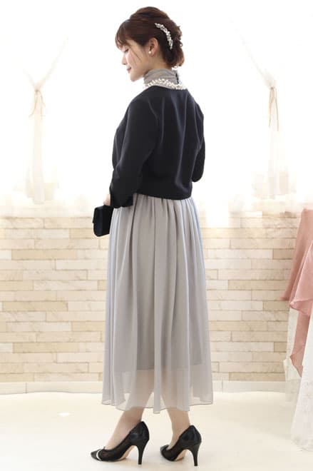 グレーのウエストギャザープリーツドレス