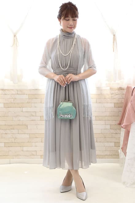 グレーのウエストギャザープリーツドレス
