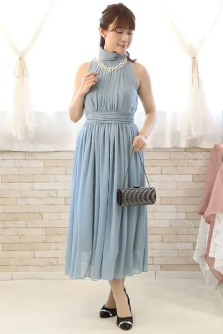 ブルーのウエストギャザープリーツドレス