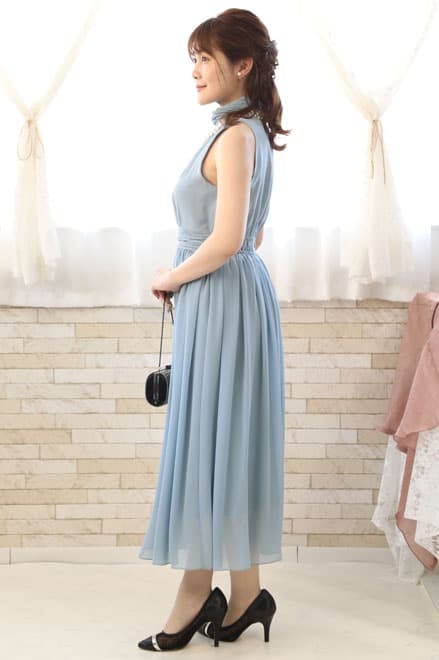 ブルーのウエストギャザープリーツドレス