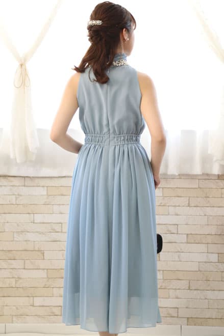 ブルーのウエストギャザープリーツドレス