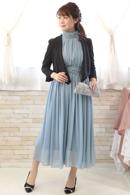 ブルーのウエストギャザープリーツドレス