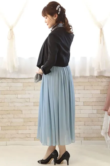 ブルーのウエストギャザープリーツドレス