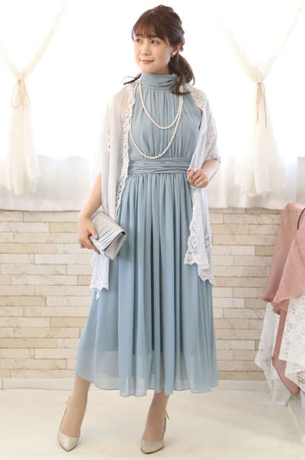 ブルーのウエストギャザープリーツドレス