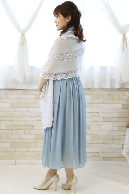 ブルーのウエストギャザープリーツドレス