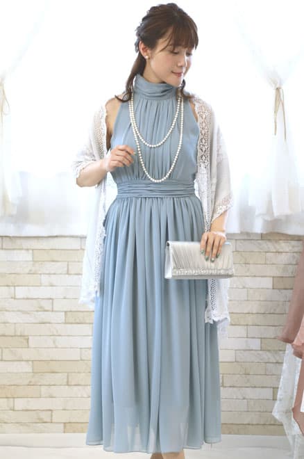 ブルーのウエストギャザープリーツドレス