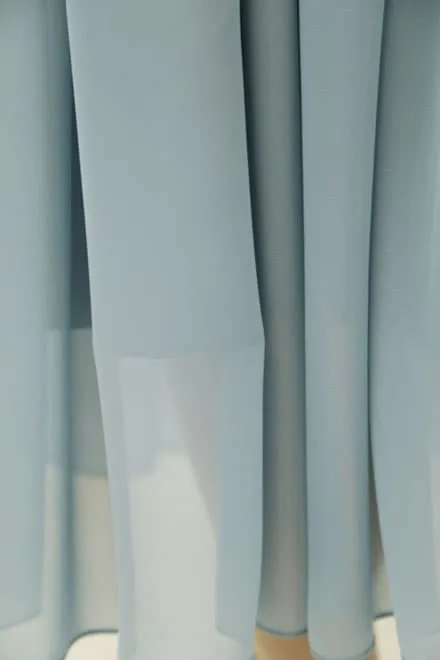 ブルーのウエストギャザープリーツドレス