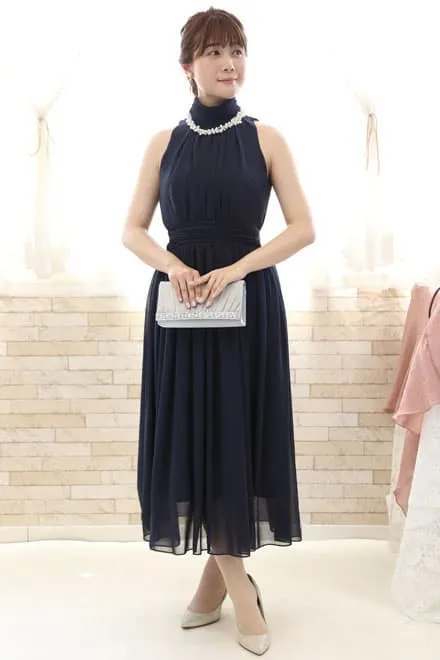 ネイビーのウエストギャザープリーツドレス
