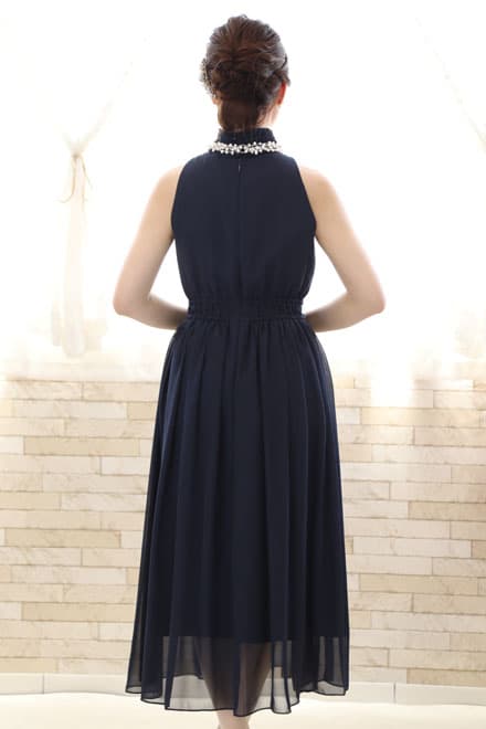 ネイビーのウエストギャザープリーツドレス