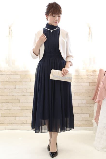 ネイビーのウエストギャザープリーツドレス