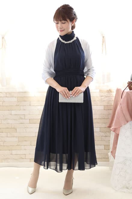 ネイビーのウエストギャザープリーツドレス