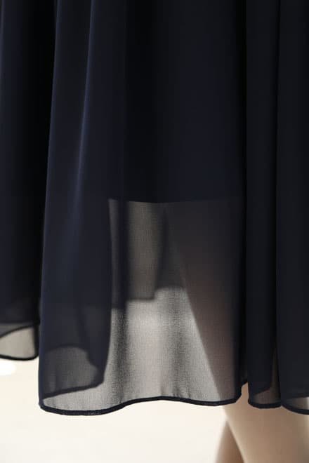 ネイビーのウエストギャザープリーツドレス