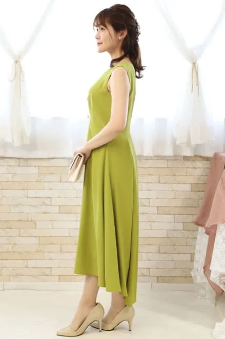 ライトグリーンのウエスト切替フィッシュアンドテールドレス