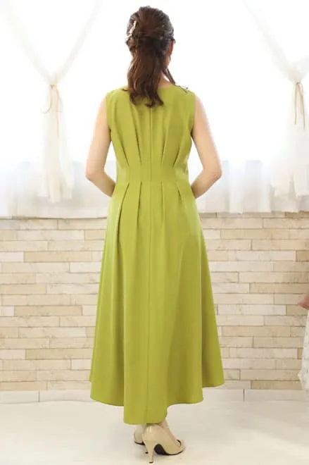 ライトグリーンのウエスト切替フィッシュアンドテールドレス
