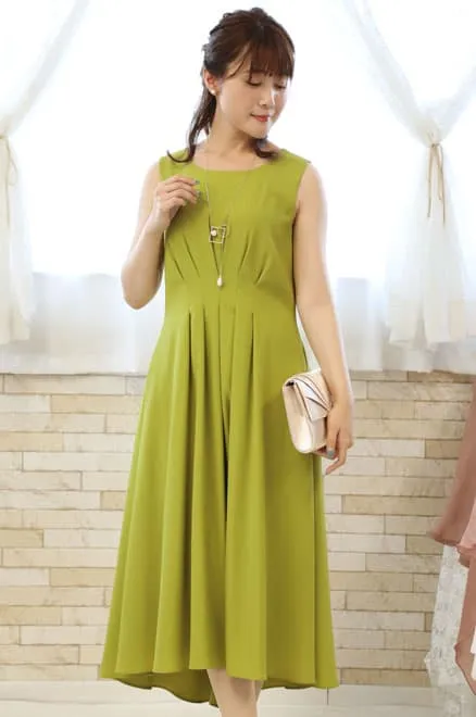 ライトグリーンのウエスト切替フィッシュアンドテールドレス