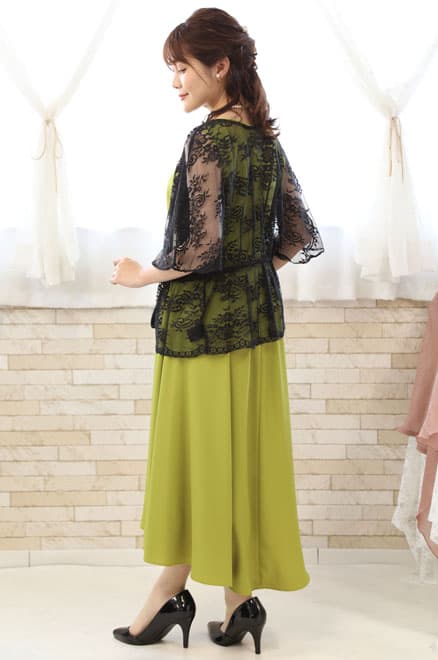 ライトグリーンのウエスト切替フィッシュアンドテールドレス