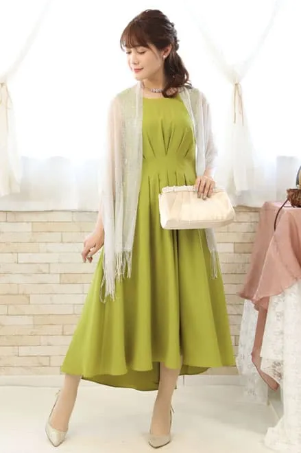 ライトグリーンのウエスト切替フィッシュアンドテールドレス
