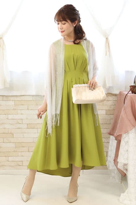 ライトグリーンのウエスト切替フィッシュアンドテールドレス