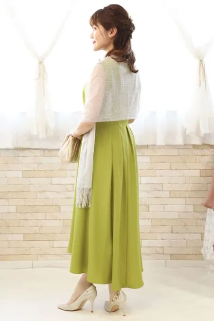 ライトグリーンのウエスト切替フィッシュアンドテールドレス