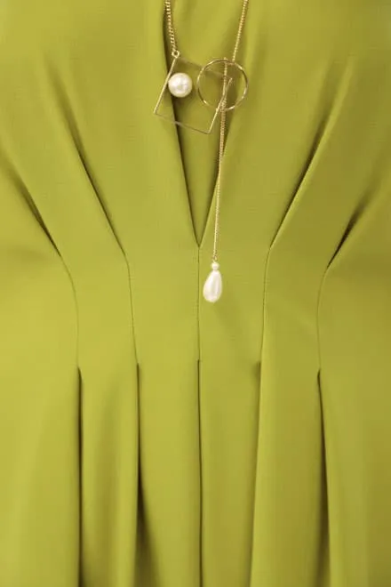 ライトグリーンのウエスト切替フィッシュアンドテールドレス