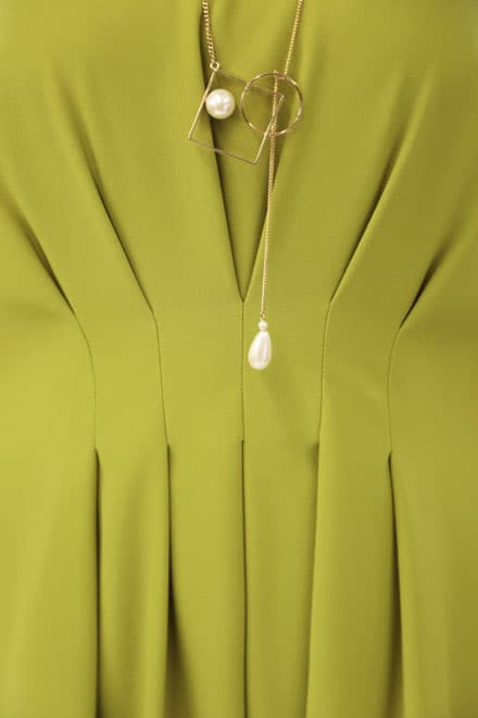 ライトグリーンのウエスト切替フィッシュアンドテールドレス