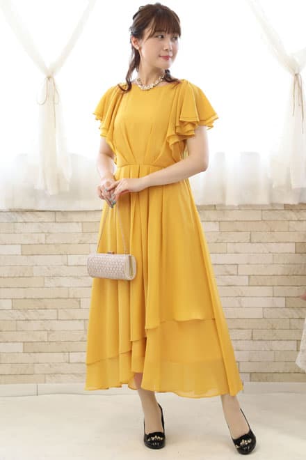 イエローのフリルスリーブ付きロングドレス