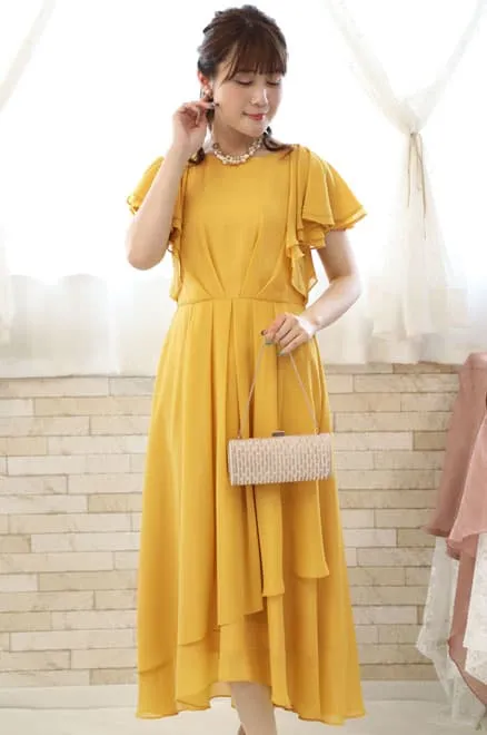 イエローのフリルスリーブ付きロングドレス