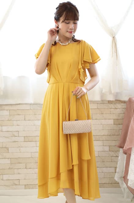 イエローのフリルスリーブ付きロングドレス