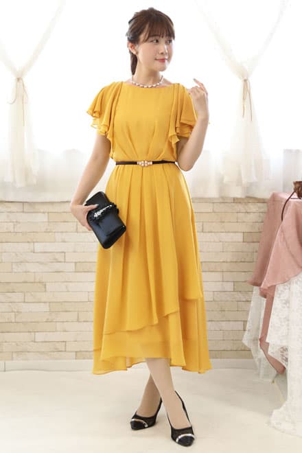 イエローのフリルスリーブ付きロングドレス