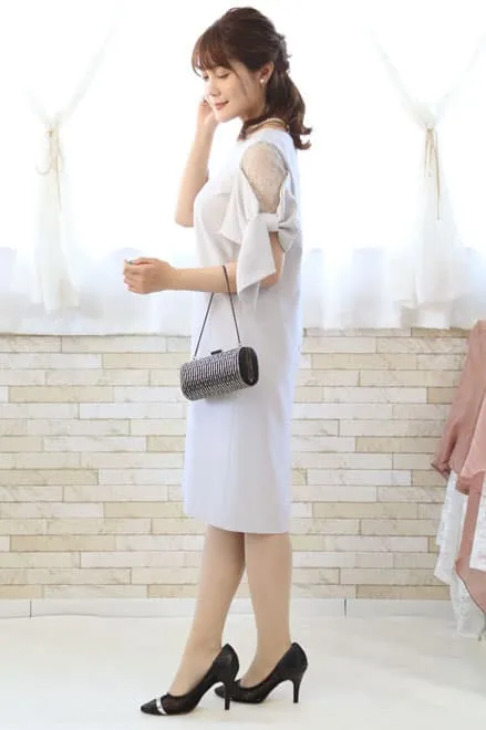 ライトグレーのリボン風スリーブドレス