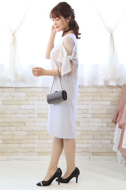 ライトグレーのリボン風スリーブドレス