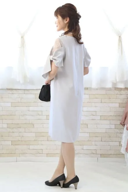 ライトグレーのリボン風スリーブドレス