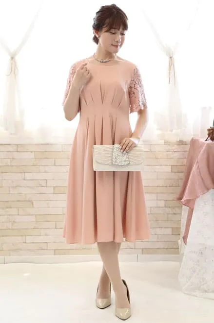 ピンクのレース袖ウエストタック入りドレス