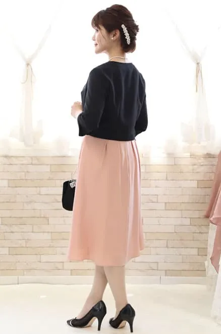 ピンクのレース袖ウエストタック入りドレス