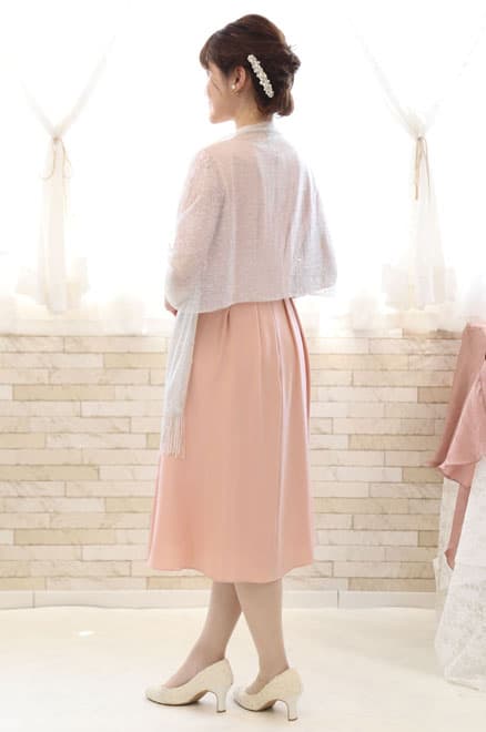 ピンクのレース袖ウエストタック入りドレス