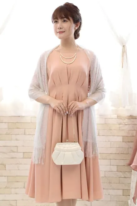 ピンクのレース袖ウエストタック入りドレス