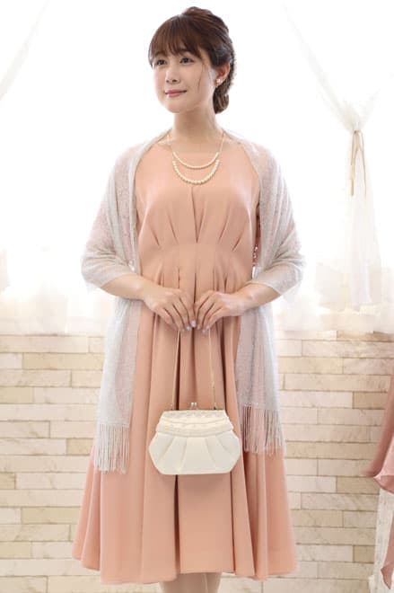 ピンクのレース袖ウエストタック入りドレス