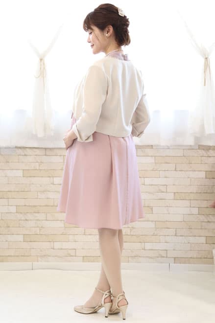 ピンクのデコルテレースウエストリボンドレス