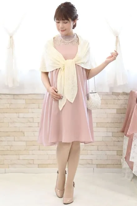 ピンクのデコルテレースウエストリボンドレス