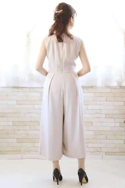 ライトグレーのビスチェ風ガウチョパンツドレス