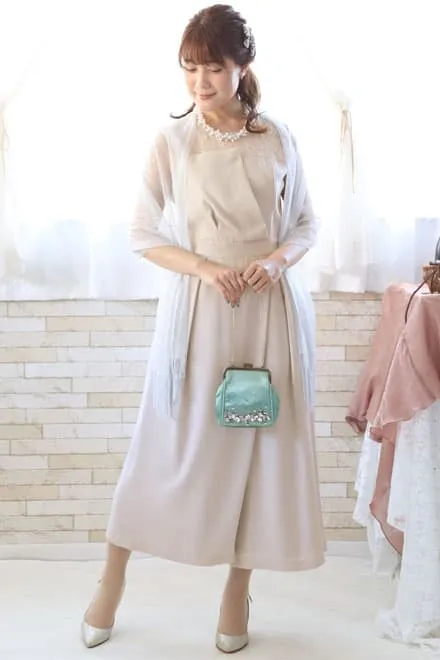 ライトグレーのビスチェ風ガウチョパンツドレス