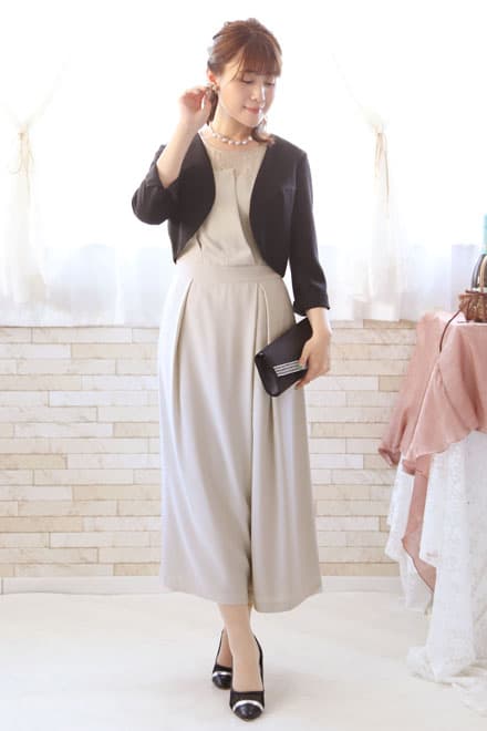 ライトグレーのビスチェ風ガウチョパンツドレス