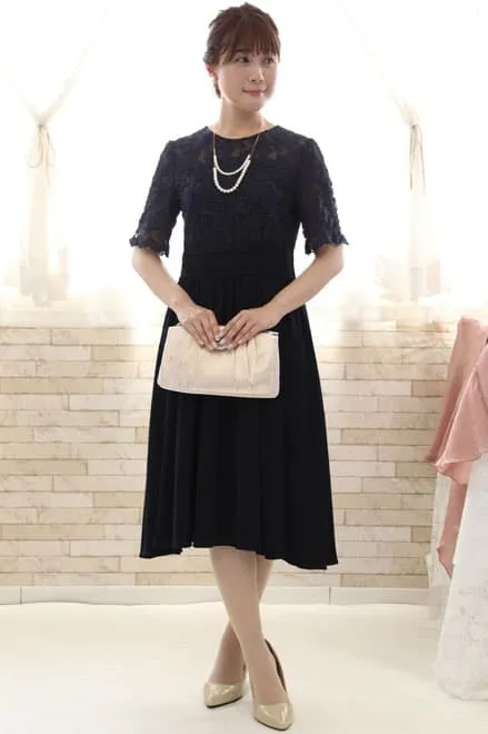 ネイビーのチュールトップスレースドレス