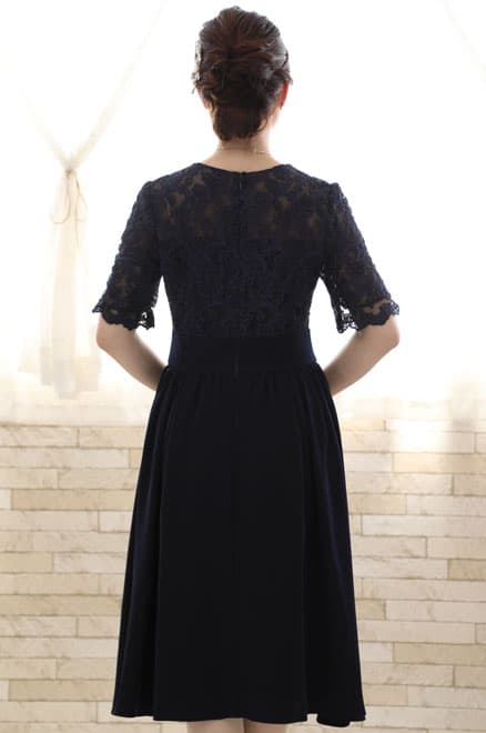 ネイビーのチュールトップスレースドレス