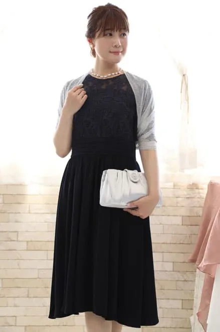 ネイビーのチュールトップスレースドレス