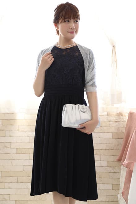 ネイビーのチュールトップスレースドレス