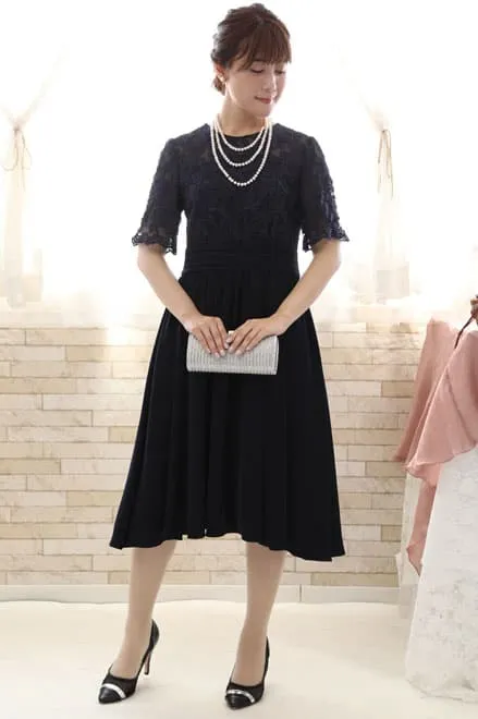 ネイビーのチュールトップスレースドレス