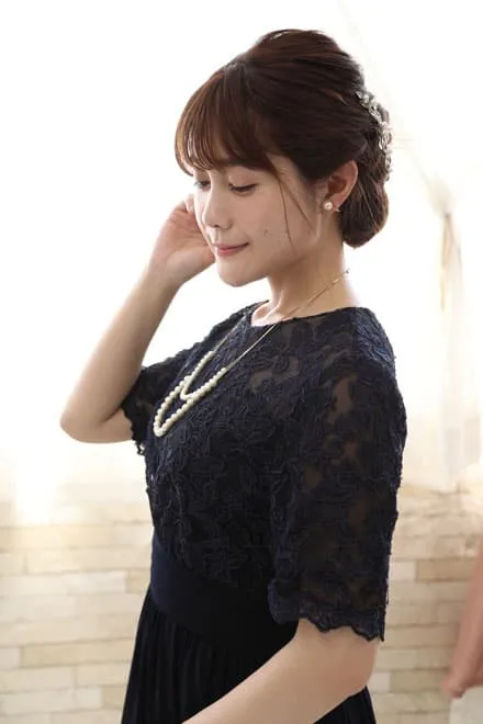 ネイビーのチュールトップスレースドレス